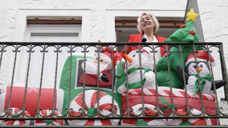 Weihnachtliche Beleuchtung und Dekoration am Haus: Was ist (nicht) erlaubt? Vorweihnachtszeit bedeutet für viele auch: Zeit zu schmücken. Doch nicht alles ist auch erlaubt. Wo die Grenzen sind, sehen Sie im Video.