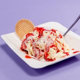 Spaghetti-Eis in der Schale