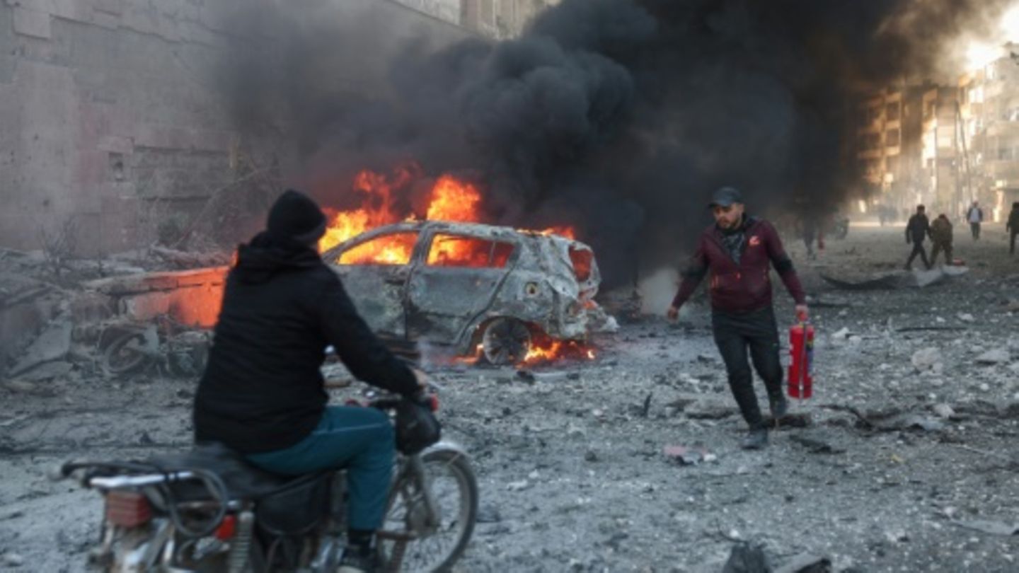 Feuer nach Luftangriff in Idlib