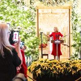 Jill Biden präsentiert die Dekoration