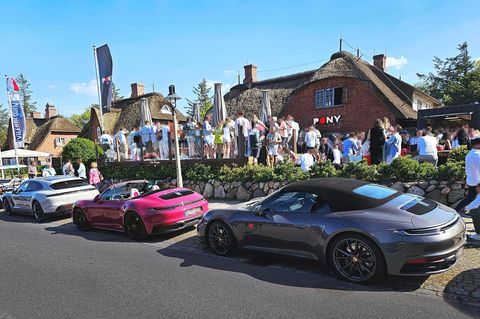 Porsche und Parolen: der "Pony"-Club in Kampen auf Sylt, fotografiert, wenige Stunden bevor einige Gäste Nazi-Sprüche riefen