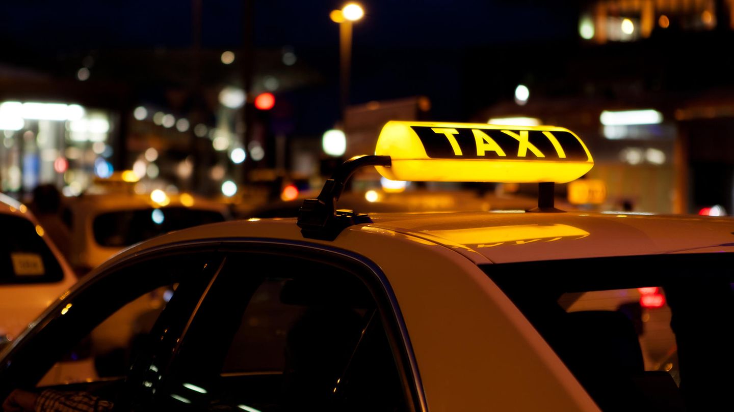 Es war eine sehr lange Taxifahrt, die sich der junge Mann gönnte – ohne zahlen zu können