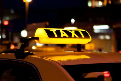 Es war eine sehr lange Taxifahrt, die sich der junge Mann gönnte – ohne zahlen zu können