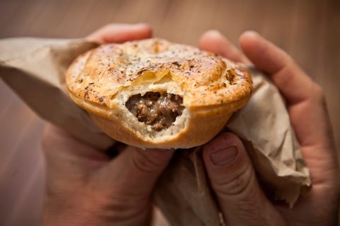 Kuchen: ein angebissener britischer Meat Pie