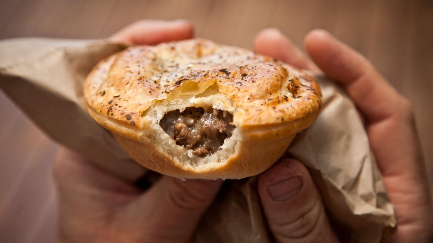 Kuchen: ein angebissener britischer Meat Pie