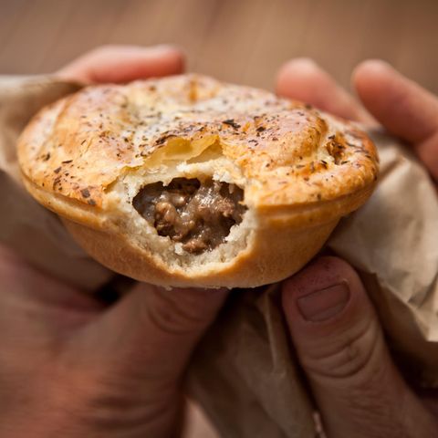 Kuchen: ein angebissener britischer Meat Pie