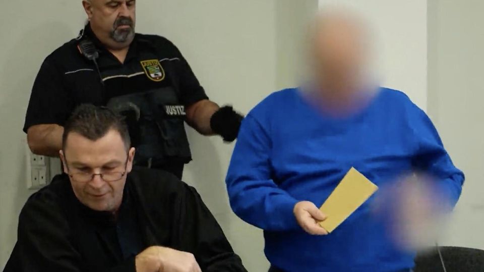 Kurt H. – nach außen hin wird er als sympathischer Mann wahrgenommen, doch hinter verschlossenen Türen soll er Frauen und Kinder missbraucht haben. Nun steht er vor Gericht.