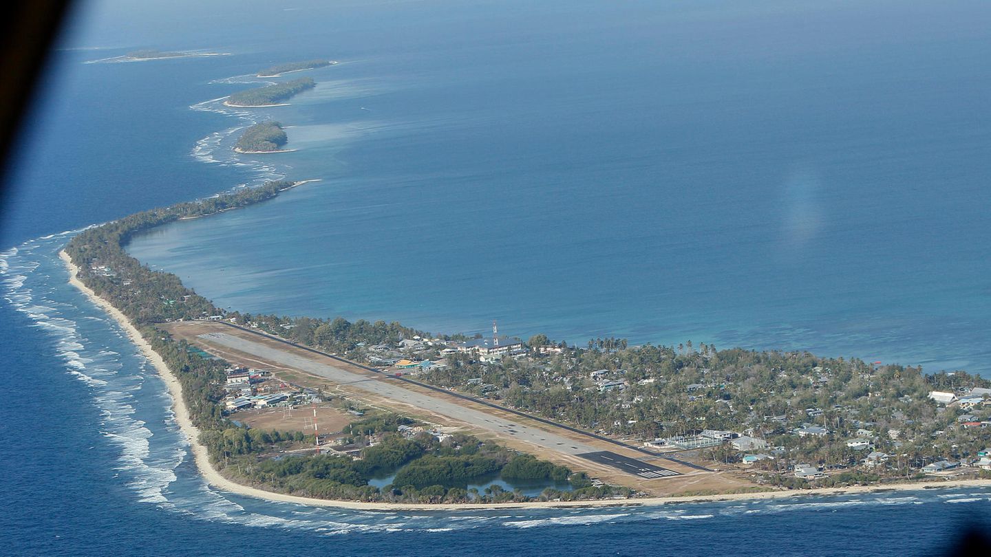 Blick auf Funafuti, die Hauptinsel des Nationalstaates Tuvalu
