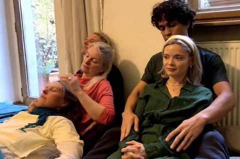 Gegen Einsamkeit: Mein erstes Mal bei einer Kuschelparty