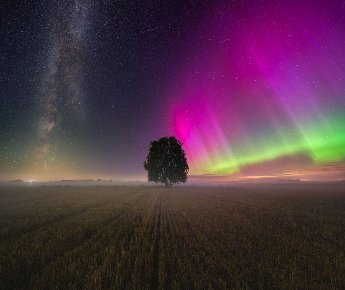 “When the Aurora Meets the Milky Way” – Jānis Paļulis “When the Aurora Meets the Milky Way” – Jānis Paļulis