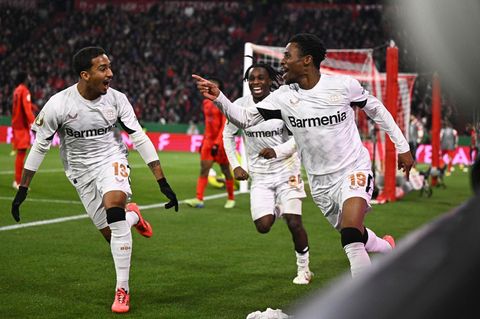 DFB-Pokal: Erst fliegt Neuer, dann Bayern: Leverkusen siegt im Topspiel