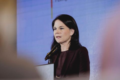 Annalena Baerbock bei einer Pressekonferenz