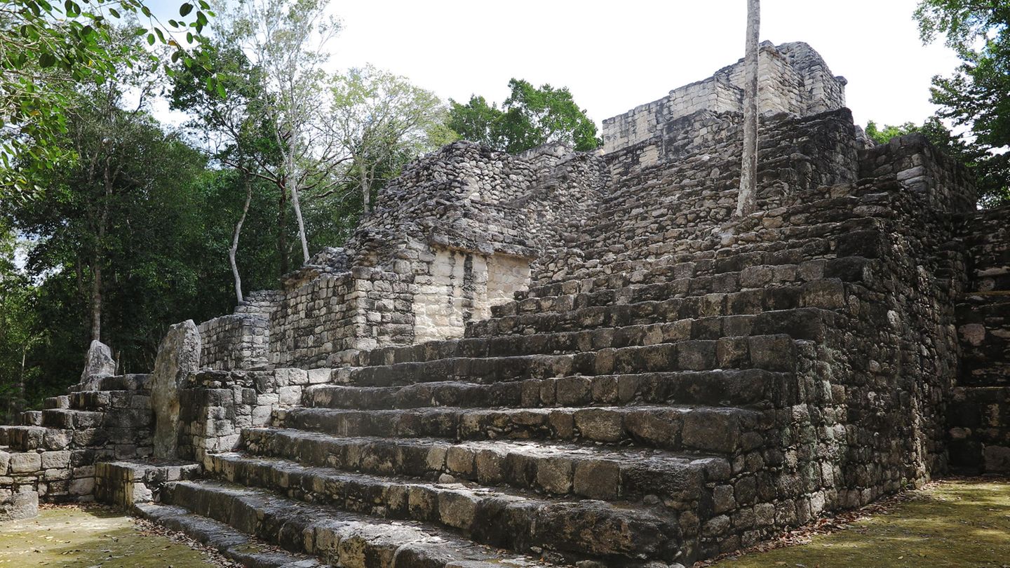 Eine Pyramide in der Maya-Ruinenstätte im Südosten Mexikos