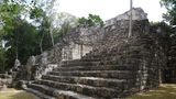 Eine Pyramide in der Maya-Ruinenstätte im Südosten Mexikos