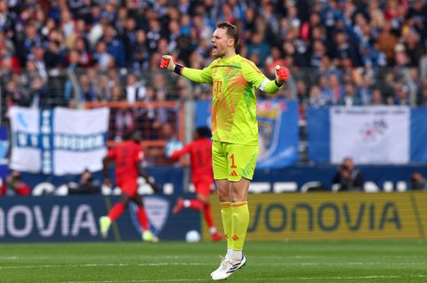 Manuel Neuer bejubelt einen Treffer der Bayern in der Bundesliga