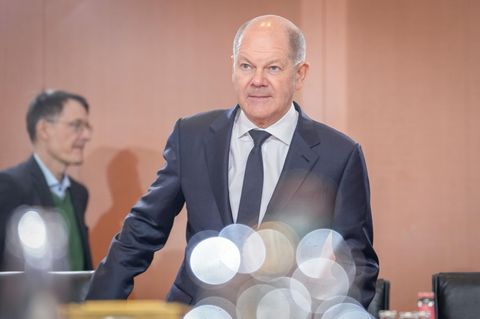 Bundeskanzler Olaf Scholz (SPD) bei einer Sitzung des Bundeskabinetts im Bundeskanzleramt in Berlin