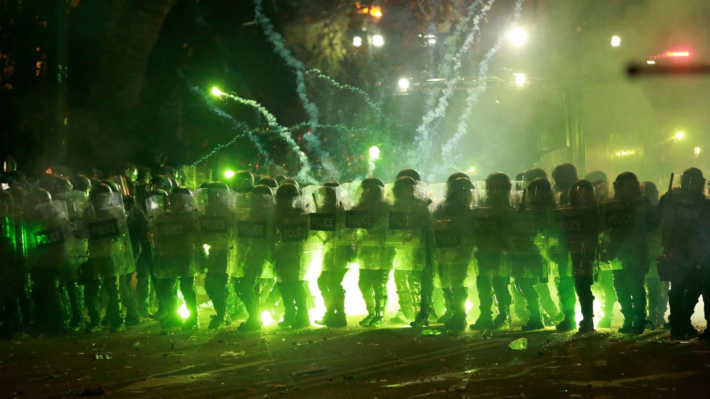 Jede Nacht Demonstrationen: Und immer ist da in Georgien die Angst: Wann eskaliert die Lage vollends?