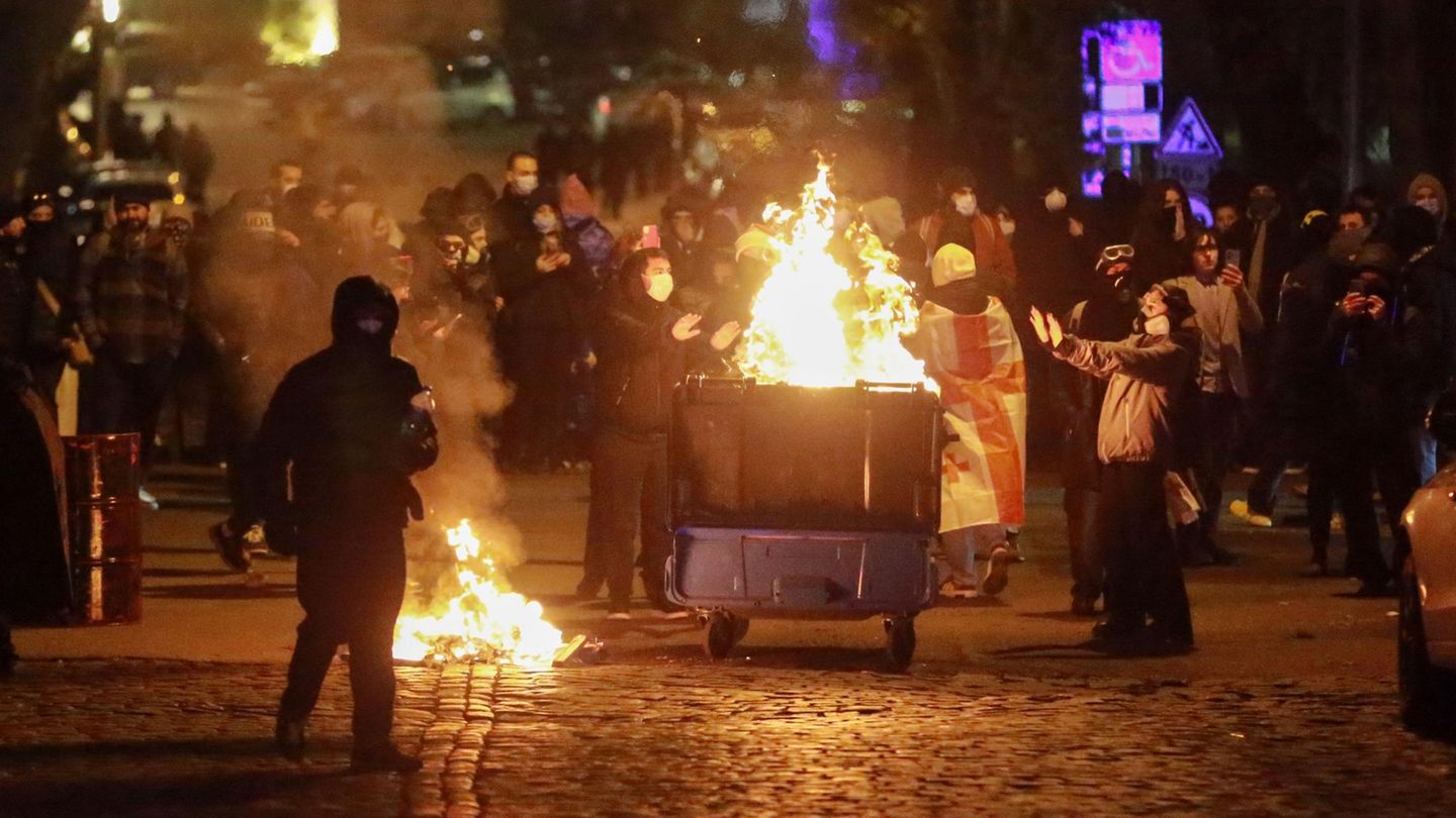 Reporter aus Moskau: Krawalle in Georgien: "Viele Diplomaten protestieren" gegen Kurs des Präsidenten