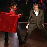 Hape Kerkeling schwingt bei der Show Let's Dance das Tanzbein