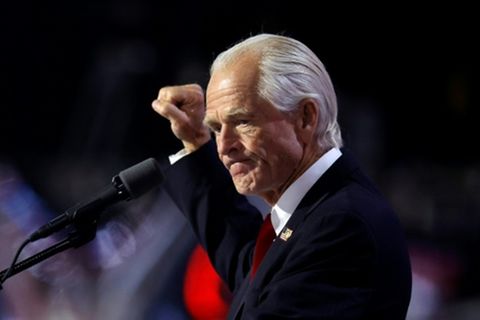 Peter Navarro nach seiner Haftentlassung im Juli auf dem Parteitag der Republikaner in Milwaukee