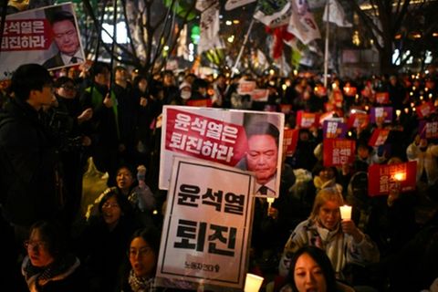 Protestteilnehmer in Seoul fordern Yoons Rücktritt