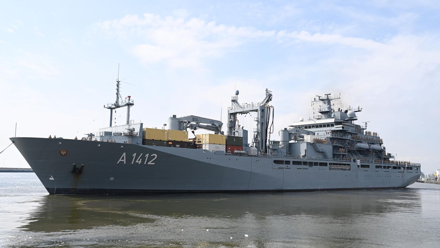 Eine Fregatte der Bundemarine auf der Ostsee