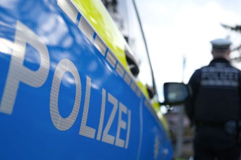 "Rassistische Aussagen": Die Polizei ist im Einsatz am Zoologischen Garten. (Symbolfoto) Foto © Bernd Weißbrod/dpa