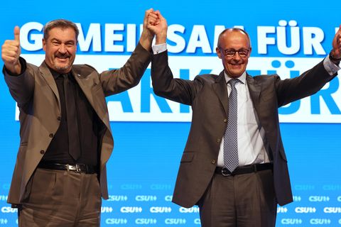 Markus Söder (l.) und Friedrich Merz vereint auf dem CSU-Parteitag im Oktober