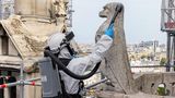 September 2022: Reinigung einer Steinfigur von Bleistaub