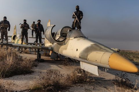 Syrien: Rebellen mit erbeutetem Kampfjet des Assad-Regimes