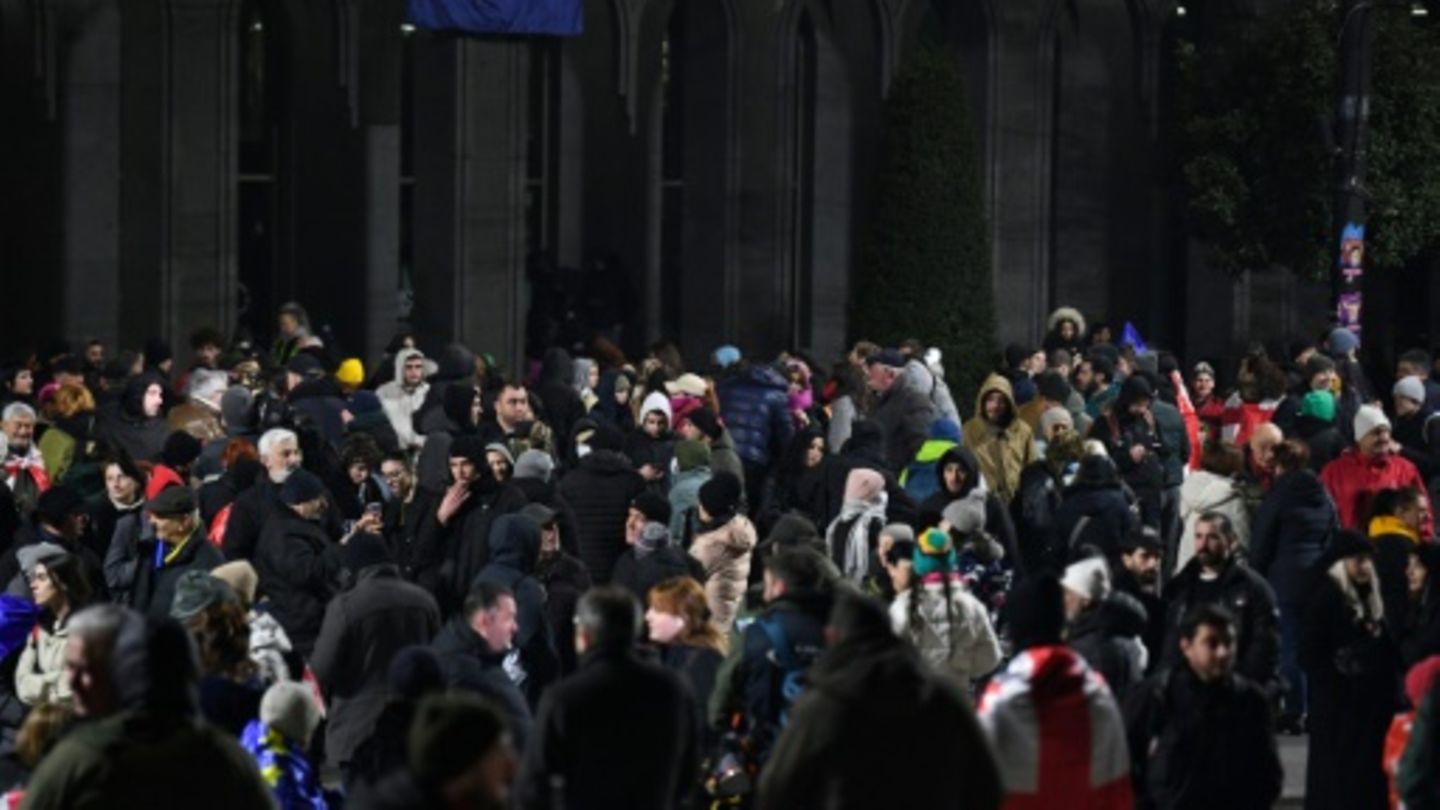 Neue Proteste in Georgien trotz Drohungen von Regierungschef Kobachidse
