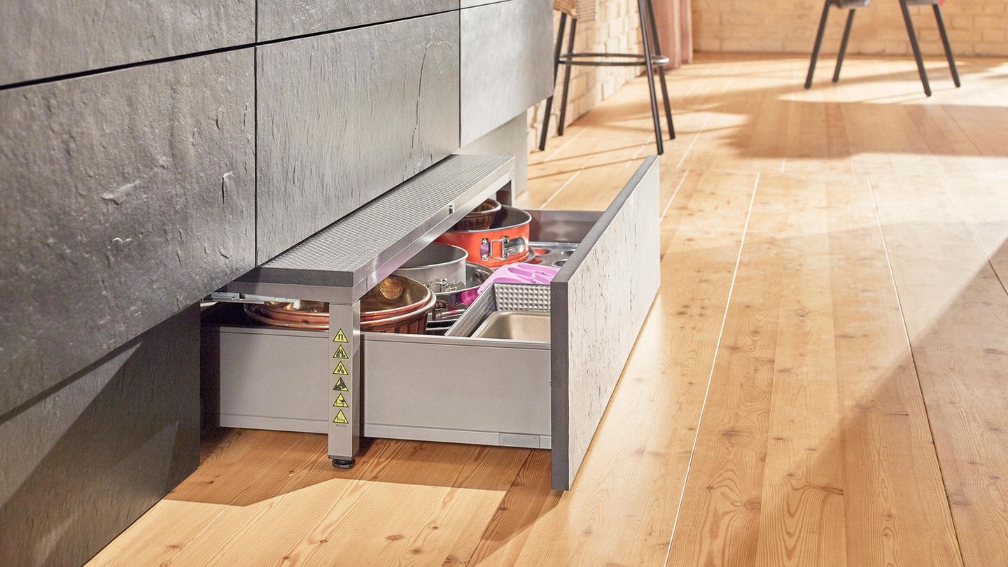 Blum Space Step Blum Space Step