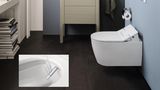 Jetzt wird’s japanisch: Das Wasch-WC mit Licht und Föhn  Japaner haben ein Faible für High-Tech-Toiletten – und langsam schwappt dieser Trend auch nach Deutschland. Das japanische WC, auch Dusch-WC genannt, kombiniert Toilette und Bidet in einem Gerät. Selbstverständlich ist alles vollautomatisch und digital steuerbar.  Neben der Gesäßreinigung bieten viele Modelle eine Lady-Dusche für den weiblichen Intimbereich. Anschließend wird sanft geföhnt. Gerüche werden sofort abgesaugt und gefiltert, auf Wunsch sogar deodoriert. Peinliche Geräusche lassen sich durch Soundkulissen übertönen, und der Sitz ist bei vielen Modellen angenehm vorgewärmt. Spitzenmodelle reinigen sich sogar selbst, während sich der Deckel bei Annäherung automatisch öffnet.  Besonders für bewegungseingeschränkte Menschen ist die automatische Intimpflege eine große Erleichterung. Doch auch für alle anderen Altersgruppen bieten Dusch-WCs ein angenehmes Stück Luxus. Die Auswahl wächst stetig, und die Preise variieren. Modelle wie das Duravit SensoWash sind ab etwa 1.000 Euro erhältlich.