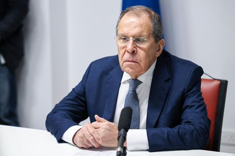 Bei dem Treffen der OSZE warnt Russlands Außenminister Lawrow den Westen vor einem Heißen Krieg. Ist Moskau bereit zu verhandeln? Auslandskorrespondent Rainer Munz ordnet ein.