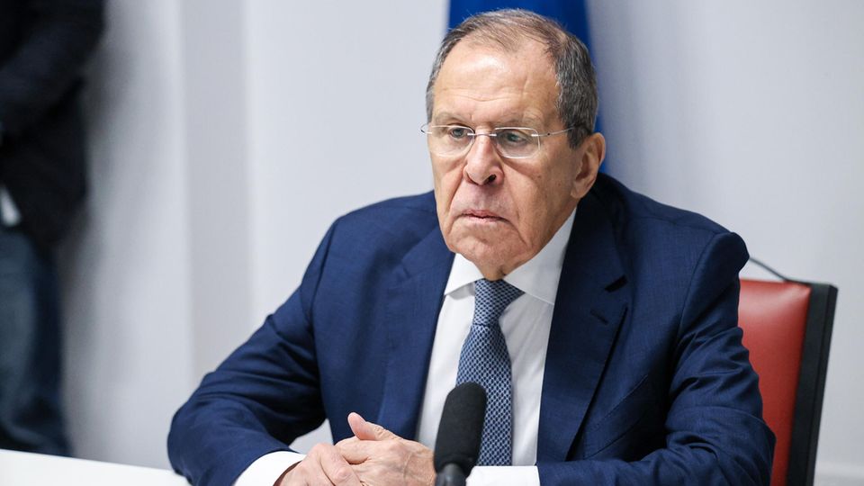 Bei dem Treffen der OSZE warnt Russlands Außenminister Lawrow den Westen vor einem Heißen Krieg. Ist Moskau bereit zu verhandeln? Auslandskorrespondent Rainer Munz ordnet ein.