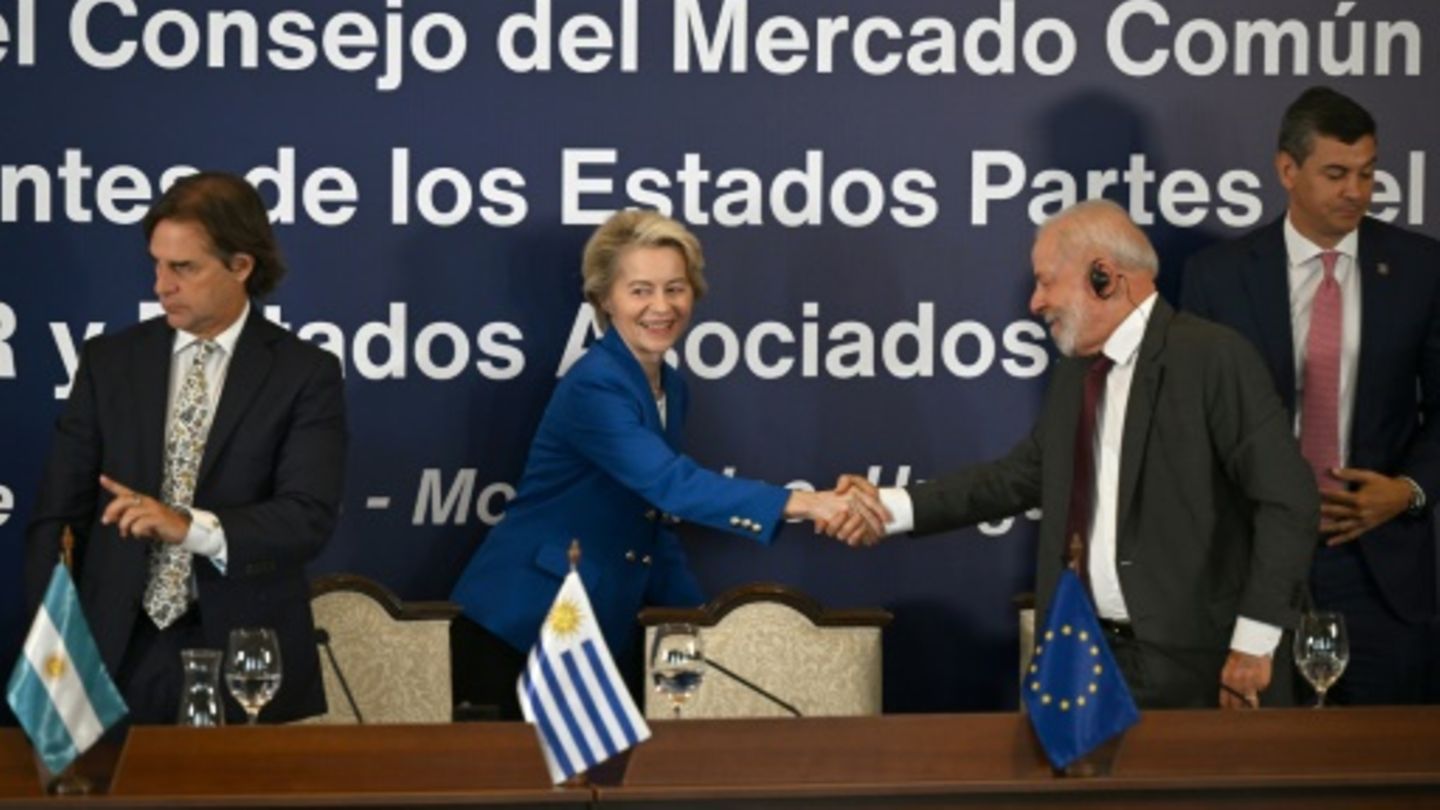 EU-Kommissionschefin von der Leyen (Mi.) in Montevideo