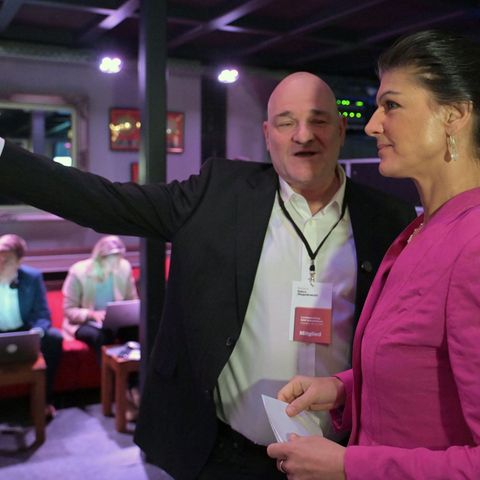 Brandenburg's BSW parliamentary group leader Robert Crumbach and party leader Sahra Wagenknecht campaigned for the contract before the vote
