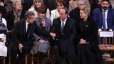 Nur noch symbolisch in der ersten Reihe: Frankreichs Ex-Staatschefs Nicolas Sarkozy (l.) und sein Vorgänger François Hollande mit ihren Ehefrauen Carla Bruni und Julie Gayet