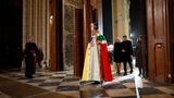 Der Pariser Erzbischof Laurent Ulrich öffnete zu Beginn der feierlichen Zeremonie die Türen der Kathedrale – damit war es offiziell: Die Dame ist zurück!