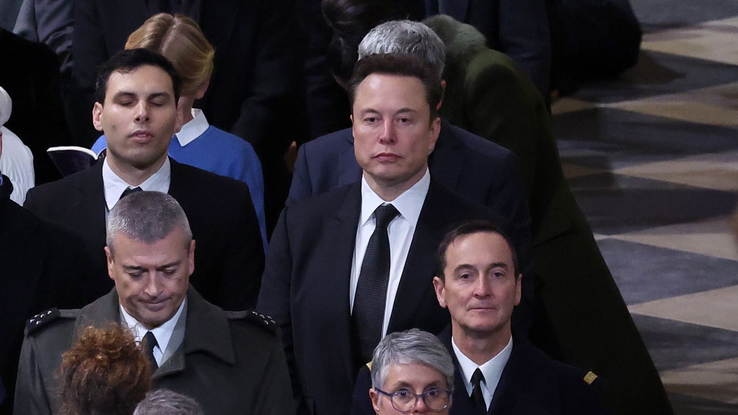 Na, wer ist denn da? Wo Donald Trump ist, da ist Elon Musk dieser Tage nicht weit. Der Tesla-Chef versteht sich Berichten zufolge auch ausgezeichnet mit Macron