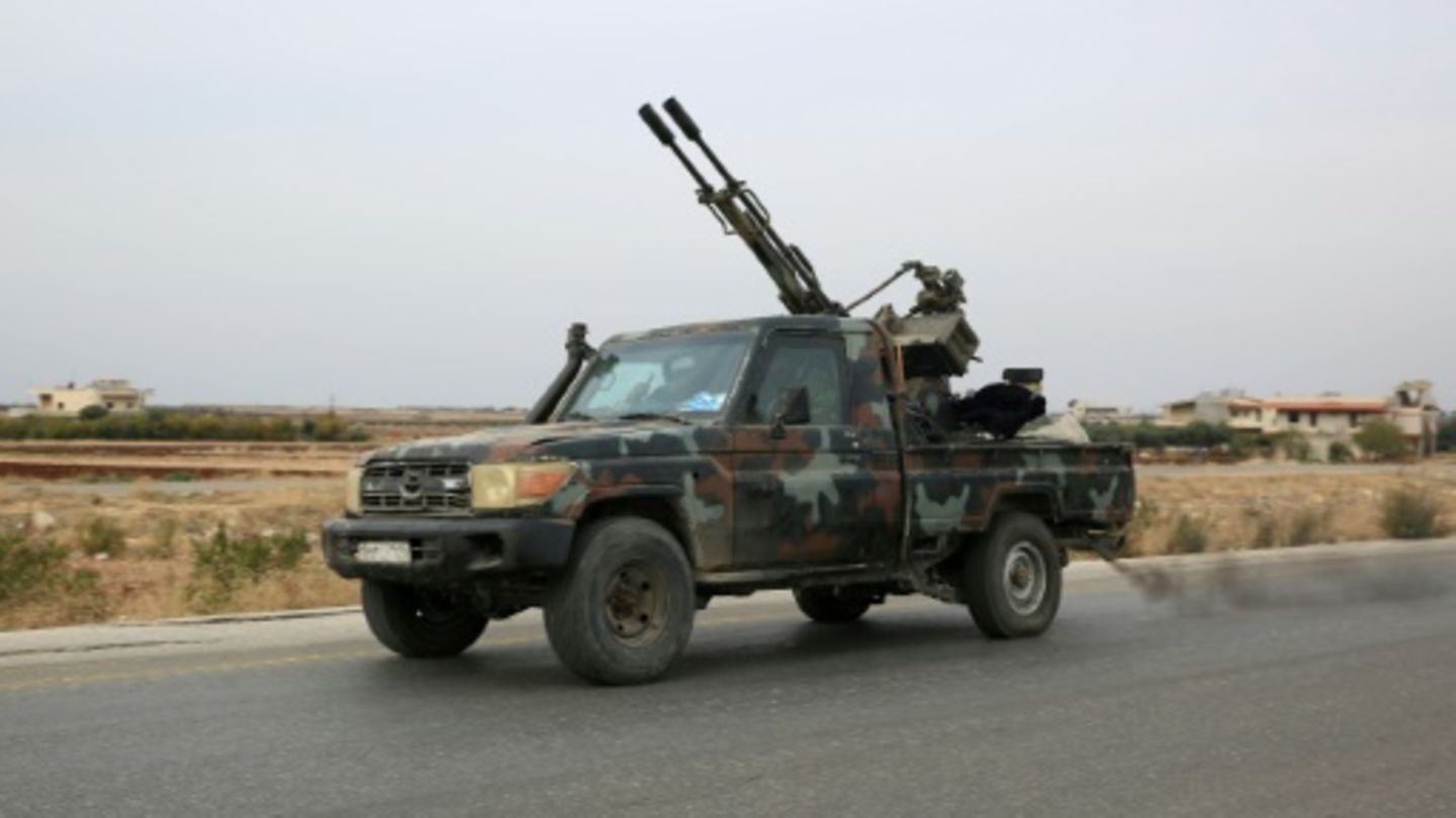 Regierungsfeindliche Kräfte in Al-Rastan in der Provinz Homs