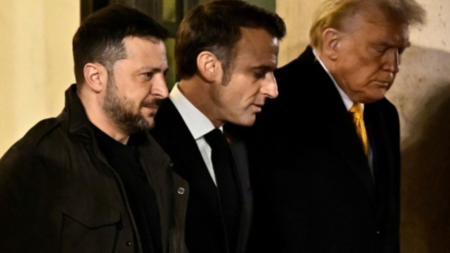 Selenskyj (l.) mit Macron (M.) und Trump in Paris