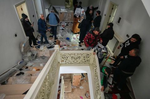 Ehemaliger Assad-Sitz: Plünderungen in Präsidentenpalast in Damaskus