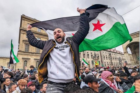 Ob sich die Lage in dem Bürgerkriegsland nachhaltig bessert, ist offen. Viele Geflüchtete haben nun aber bereits große Hoffnung, wieder zurückkehren zu können.