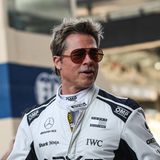 Brad Pitt im Rennanzug