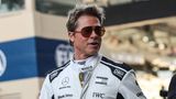 Brad Pitt im Rennanzug
