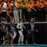 Brad Pitt geht durchs Fahrerlager