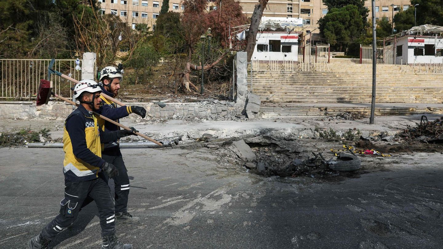 Refugees from Syria: The White Helmets and a German Debate
