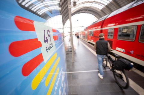 Nutzen Sie möglicherweise ein geklautes Ticket oder zahlen unwissend für eines? Auf welche Hinweise Sie achten können, sehen Sie im Video.