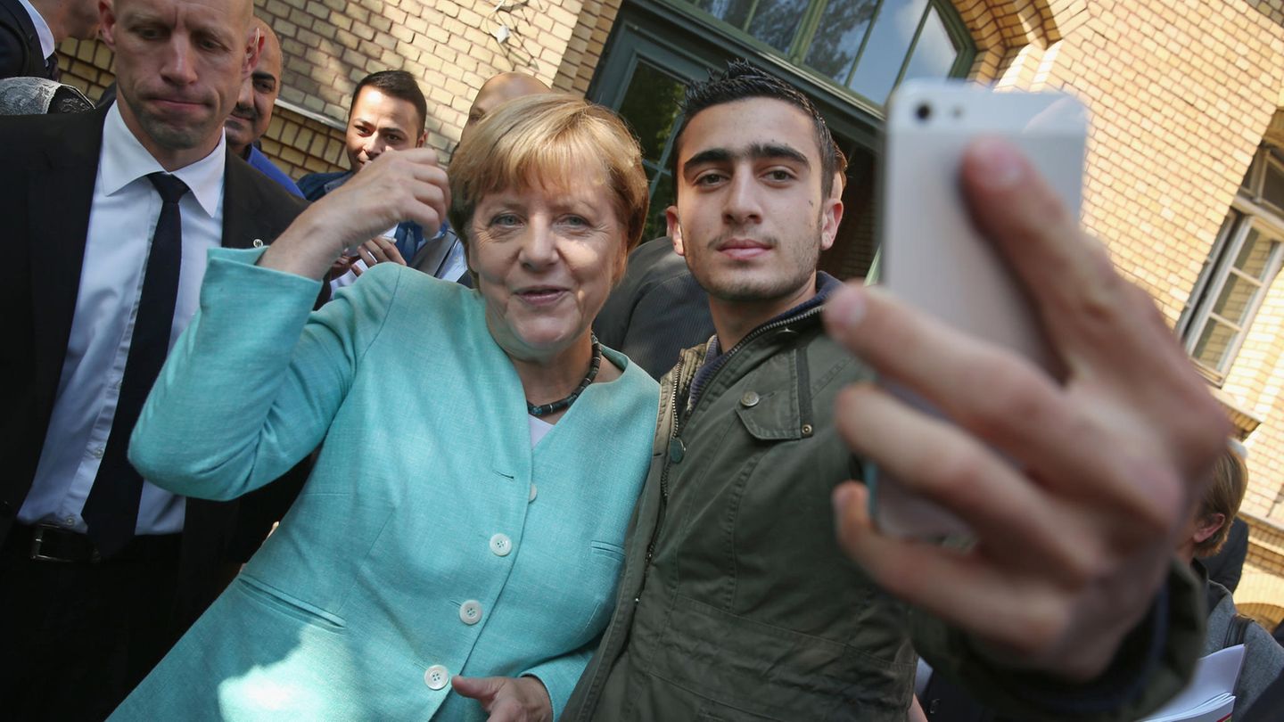 Syria: Refugee took a selfie with Merkel – how is he doing now?